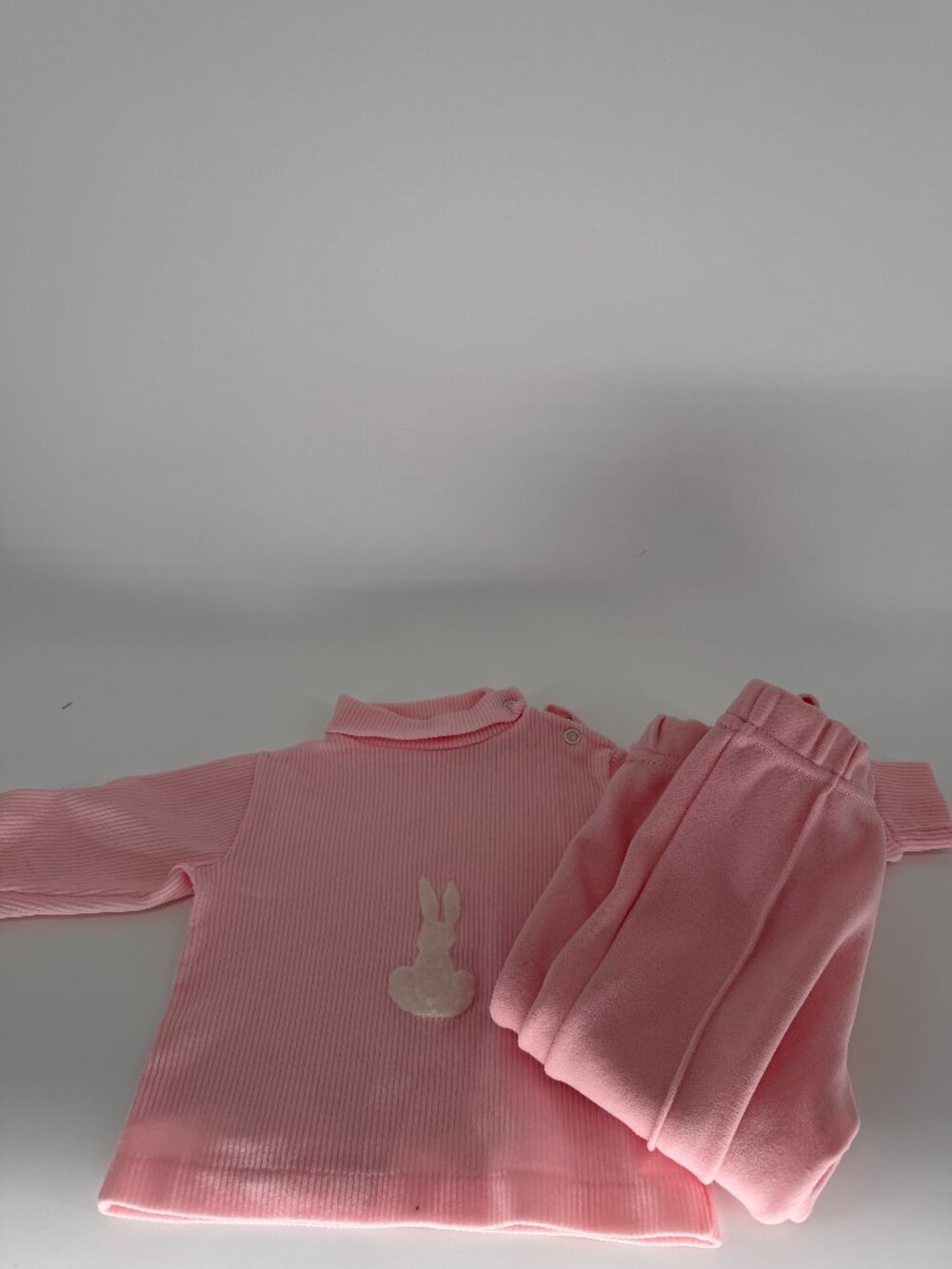 Vintage Fawn Togs 2-piece Baby outfit, pink 13-20 pounds